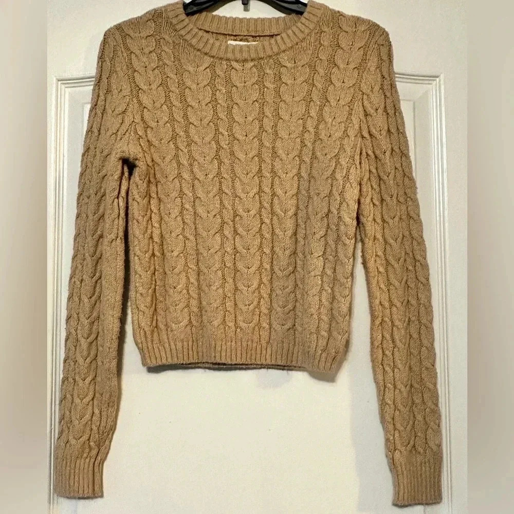 American Eagle Outfitters Tan Cable Knit Sweater. Used condition.